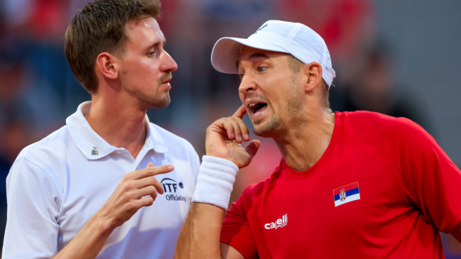 Insólito: Lajovic acabó en la clínica tras chocar con una mampara post partido de Tabilo