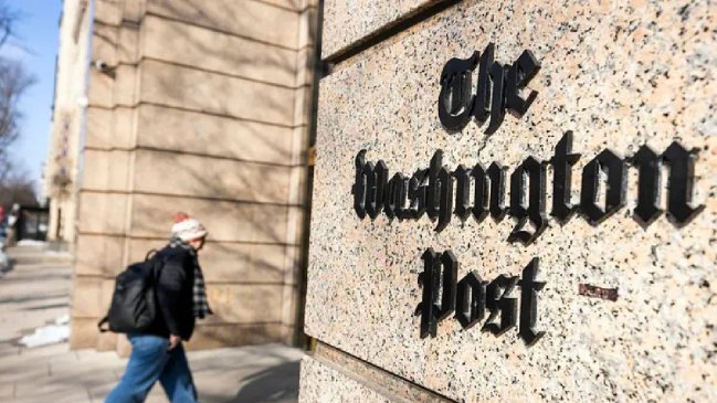 Renuncia director ejecutivo de The Washington Post tras masivo plan de despidos