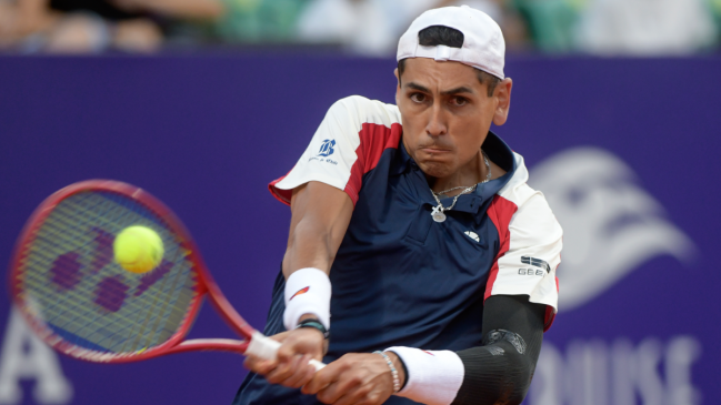 Alejandro Tabilo choca con Tomás Etcheverry en cuartos de final de Buenos Aires