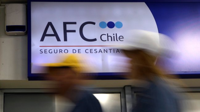 Exadministradora de seguro de cesantía demandó a Superintendencia y al Fisco por retiros en pandemia