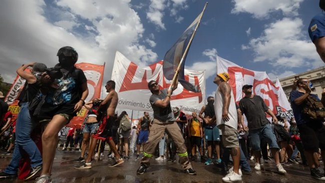 Mayor central obrera argentina convoca a una huelga general por reforma laboral de Milei