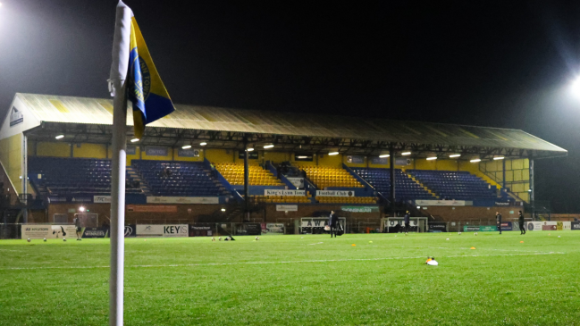 Prendieron regadores con lluvia: Investigan a equipo por inundar la cancha para suspender un partido