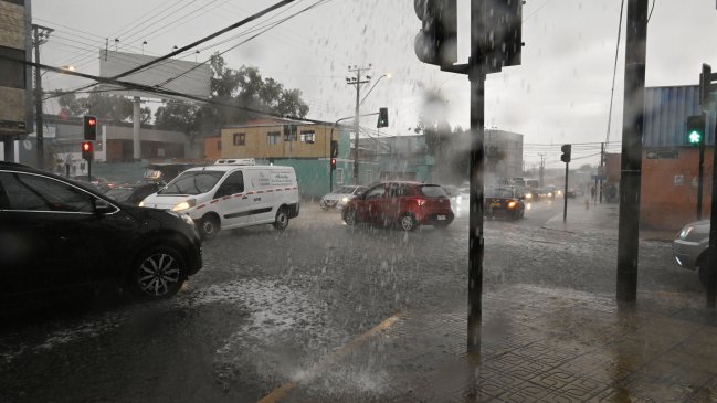 Tormenta eléctrica sorprende a turistas en Antofagasta: Seguirá hasta el miércoles