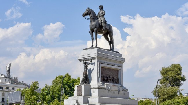 Consejo aprobó que estatua de Baquedano vuelva a la plaza que lleva su nombre