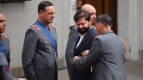Presidente Boric condecoró a altos funcionarios militares y policiales