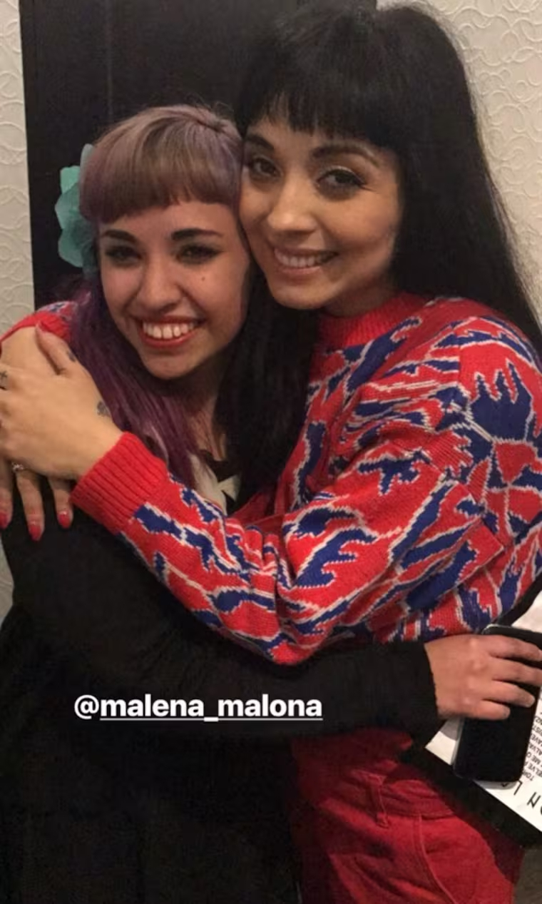 Mon Laferte y Dolores Malena, la fan que se viralizó por llorar en Viña 2017