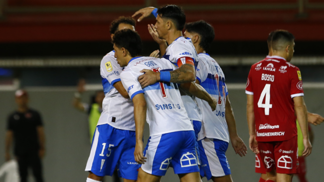 La UC venció a Ñublense de la mano de Zampedri en un partido que tuvo protagonismo del VAR
