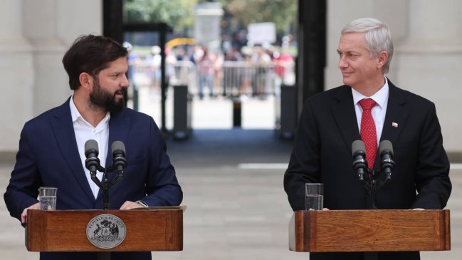 Cable chino: Boric dice que alertó a Kast sobre 