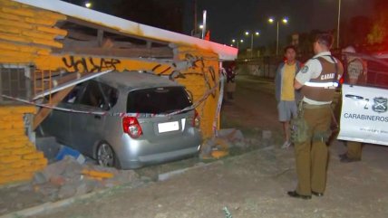  Conductor chocó y quedó incrustado en una casa en Renca  