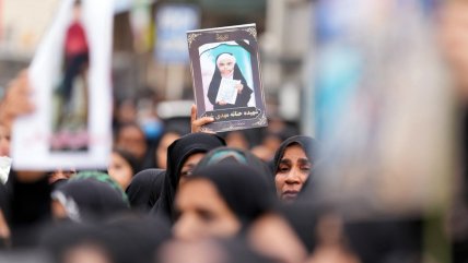 Masivo funeral: despiden a 165 víctimas de ataque a escuela de Irán