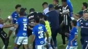 Escandalosa batalla campal entre Cruzeiro y Atlético Mineiro dejó récord de 23 expulsados