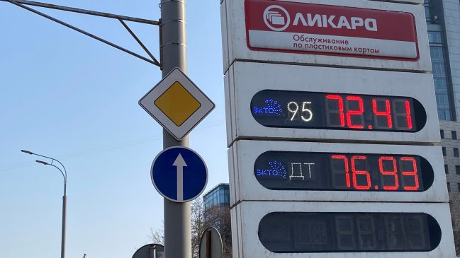 EE.UU. autorizó temporalmente la compra de petróleo ruso para contener alza de precios